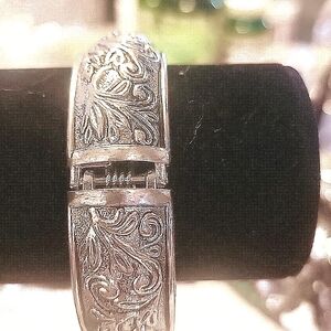 color silver bracelet